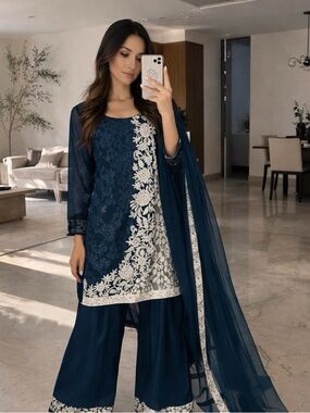 Elegant emerald green and White Embroidered 3 piece Indian outfit shalwar kameez